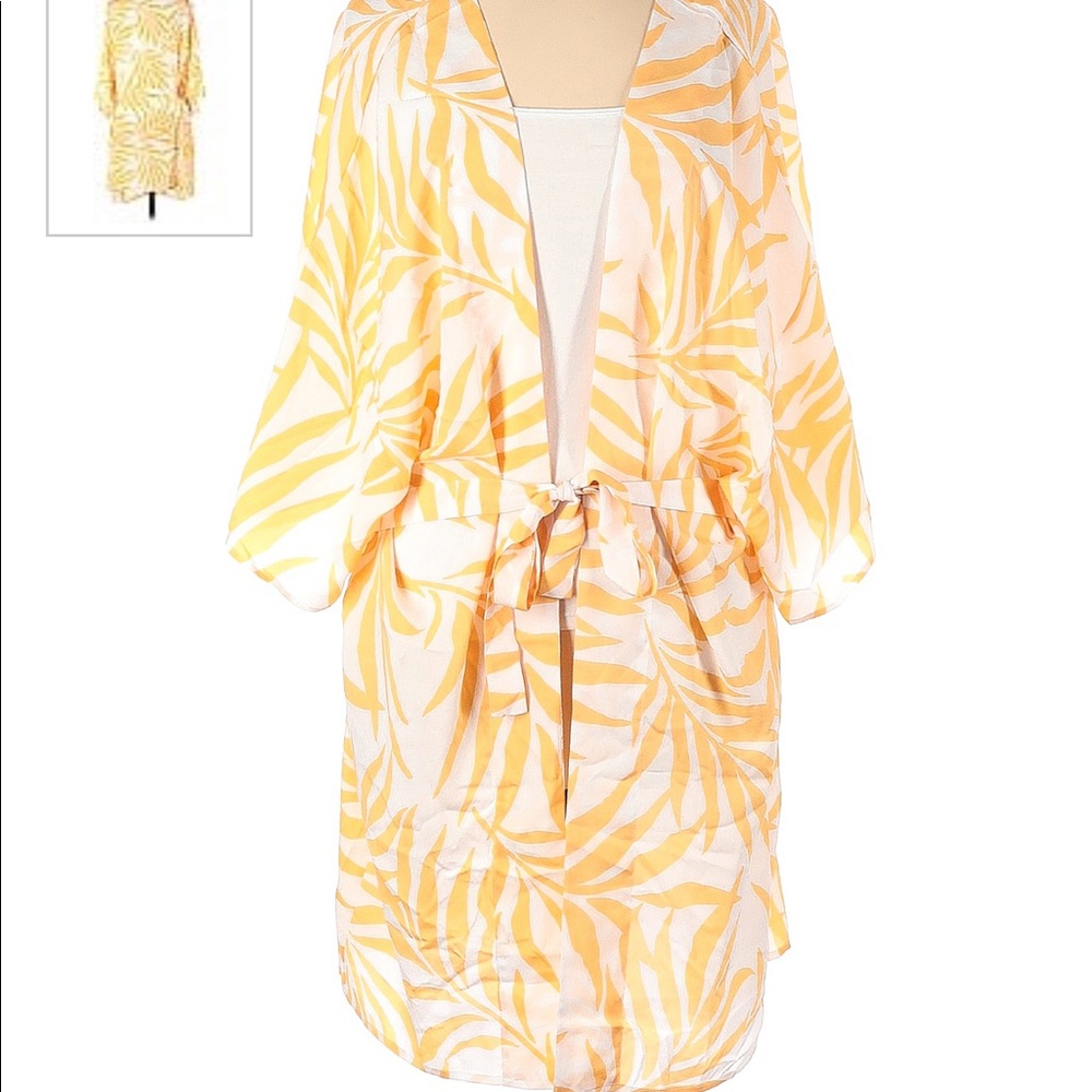 Maison Du Soir
yellow or some would day orange 
Nice robe excellent condition.
